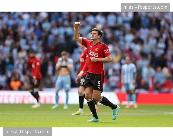 曼联控场优势转化为定位球机会 B费角球助攻谢什科制胜